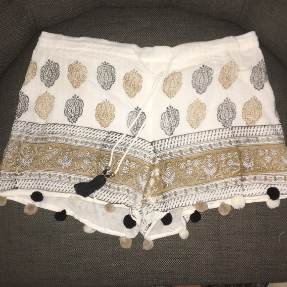 Beach off the shoulder top and matching shorts set - Picture 2 of 7